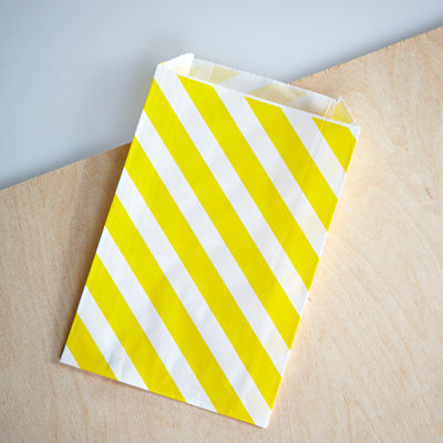 Vinoraidallinen paperipussi, keltainen (12 kpl)