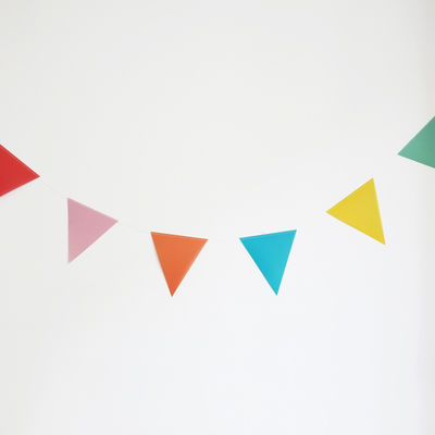 Värikäs viirinauha