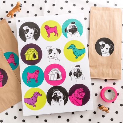 Koiramaiset kemut tarra-arkki, ympyrä Ø 60 mm